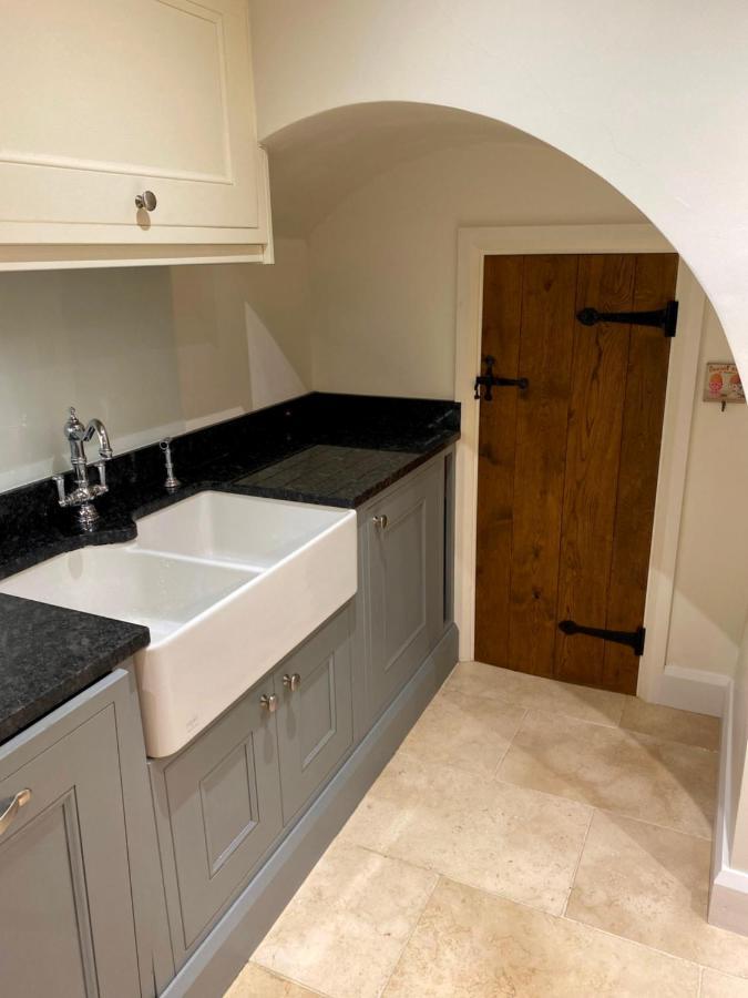 Pass The Keys Superbly Located Handsome Georgian Townhouse ชรูว์สเบอรี ภายนอก รูปภาพ